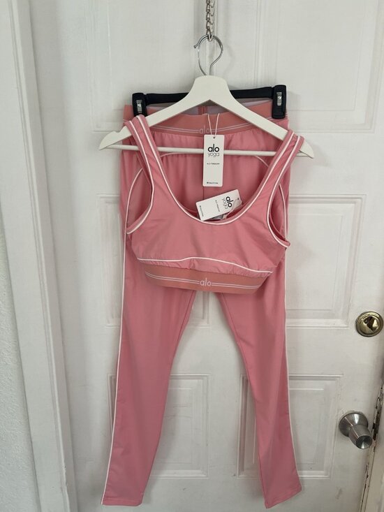 Alo Yoga Set pink/white - Picture 2 of 4